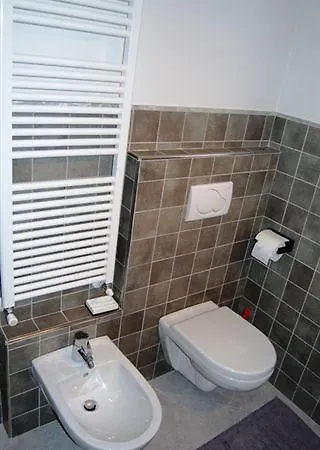 Montemezzo Apartamento *